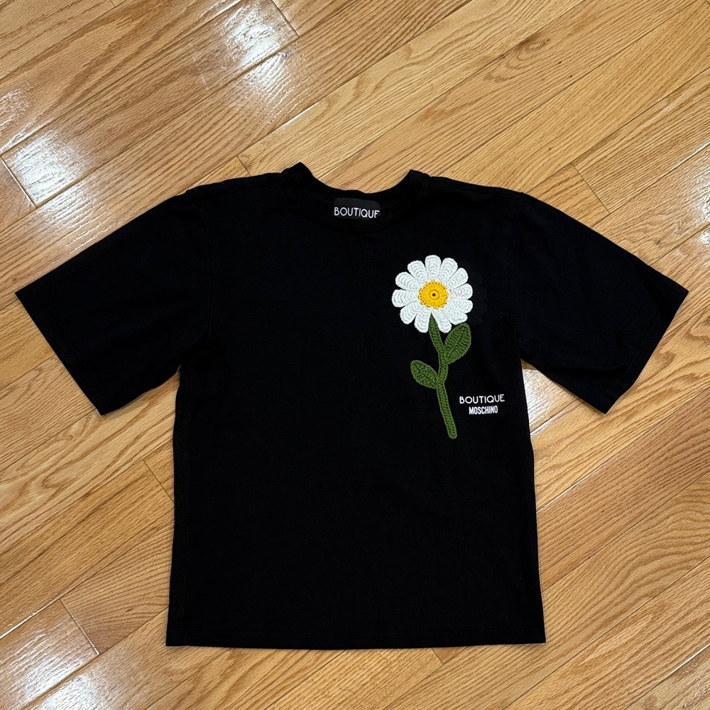 Moschino Black Tee with Embroidered Daisy Patch - size SMALL